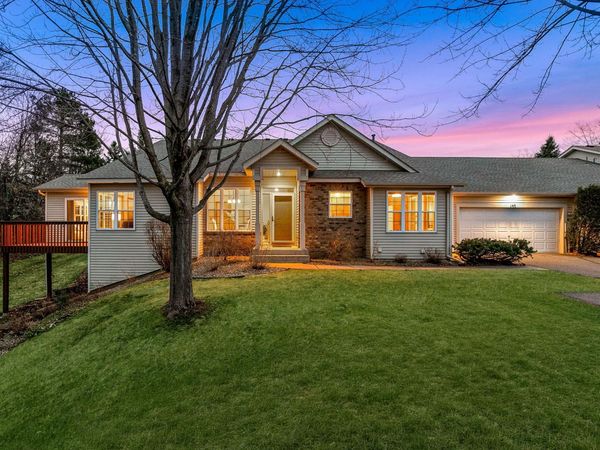 150 Wedgewood Drive, Mahtomedi, MN 55115