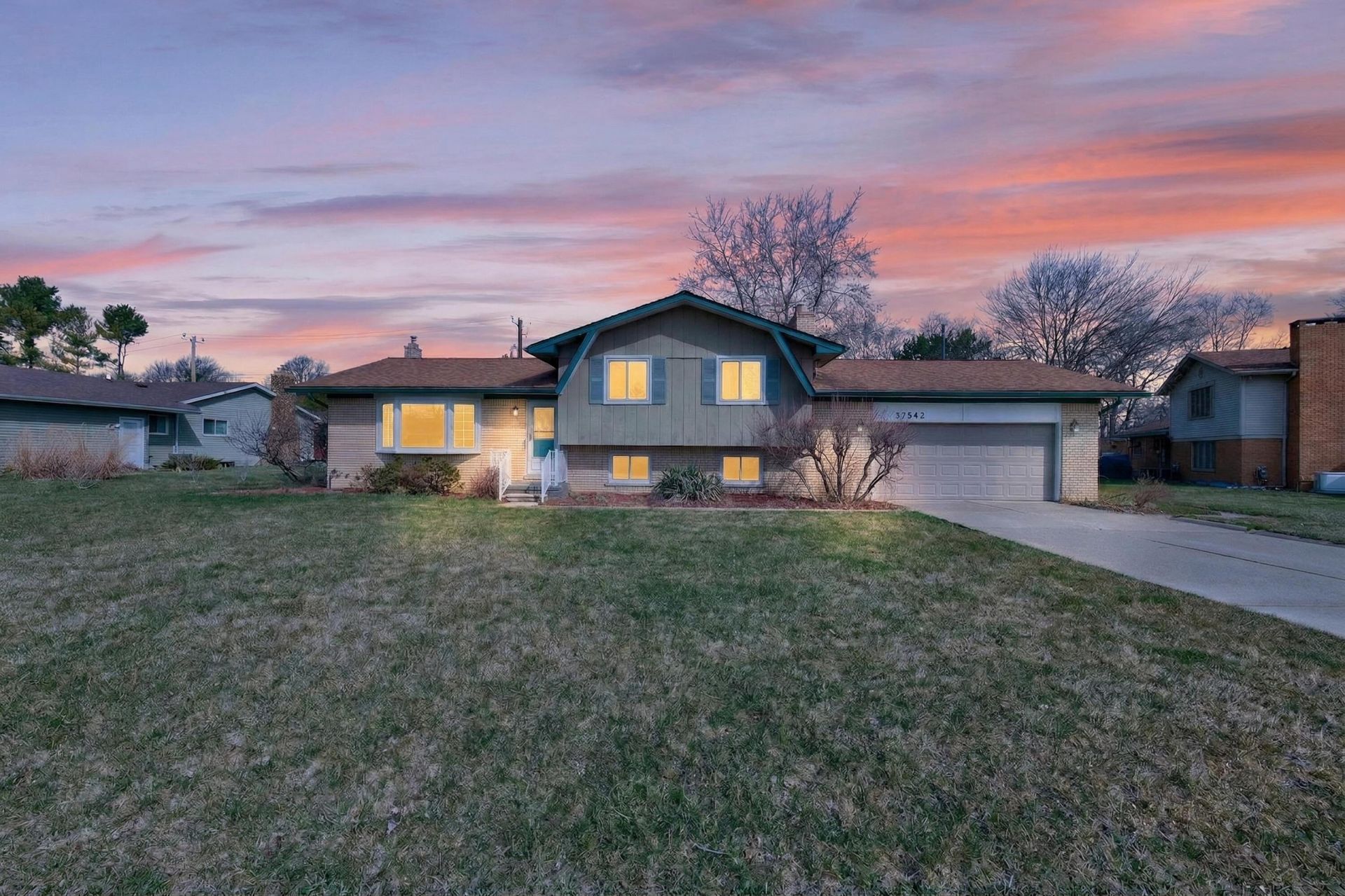 37542 Whitney Drive, Wayne, MI 48184 Main Photo