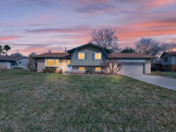 37542 Whitney Drive, Wayne, MI 48184