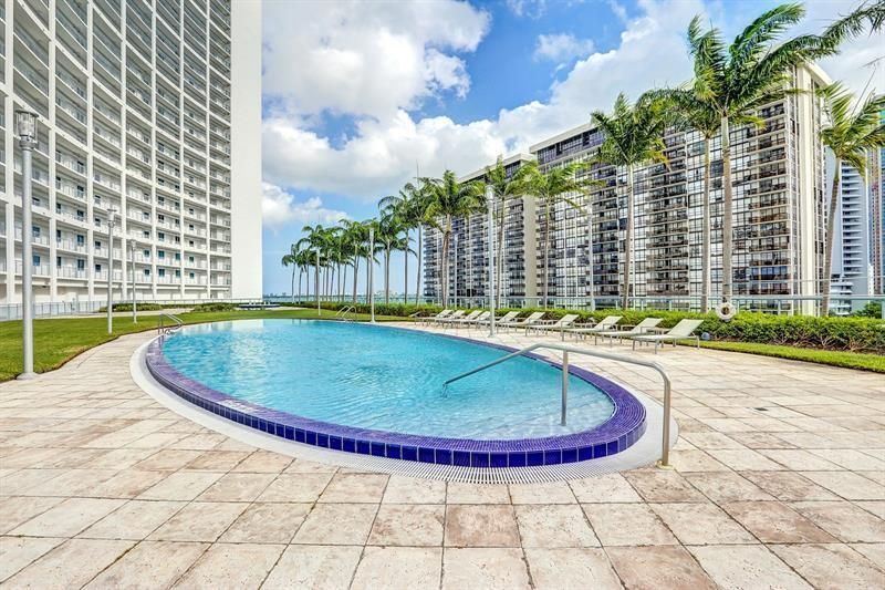 601 NE 36th Street, Unit 2806, Miami, FL 33137 Photo