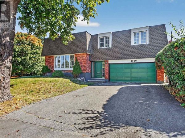 1900 Southampton Court, Ottawa, ON K2C0W3