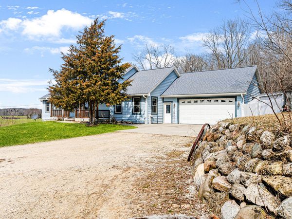4008 Ridge Rd, Kewaskum, WI 53040