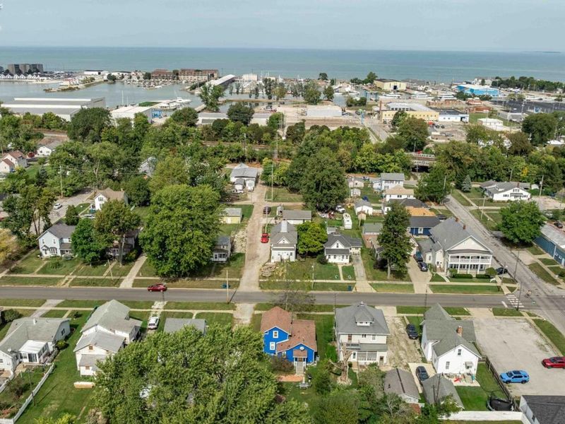 413 W Third Street, Port Clinton, OH 43452 Photo 2