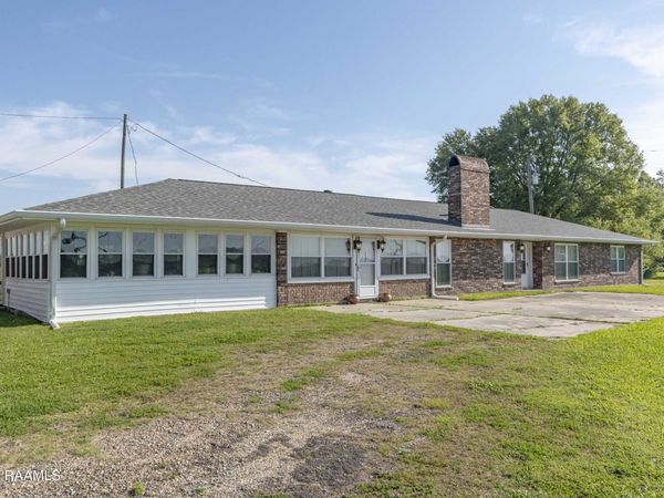 13132 Veterans Memorial Drive , Abbeville, LA 70510