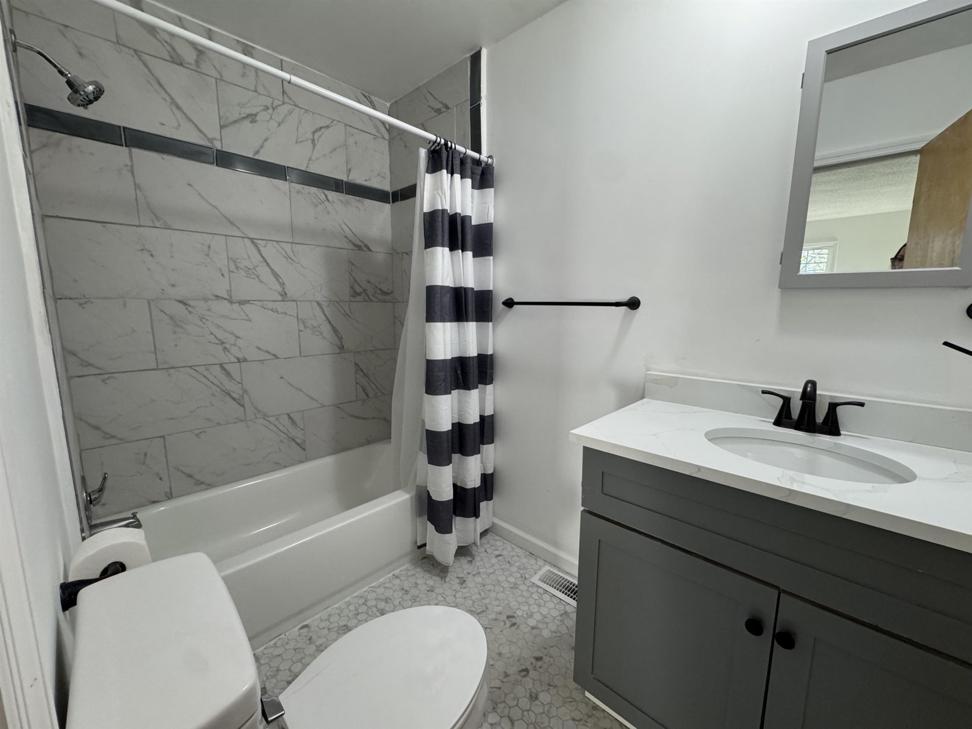 1345 Fisherman Rd Photo 19