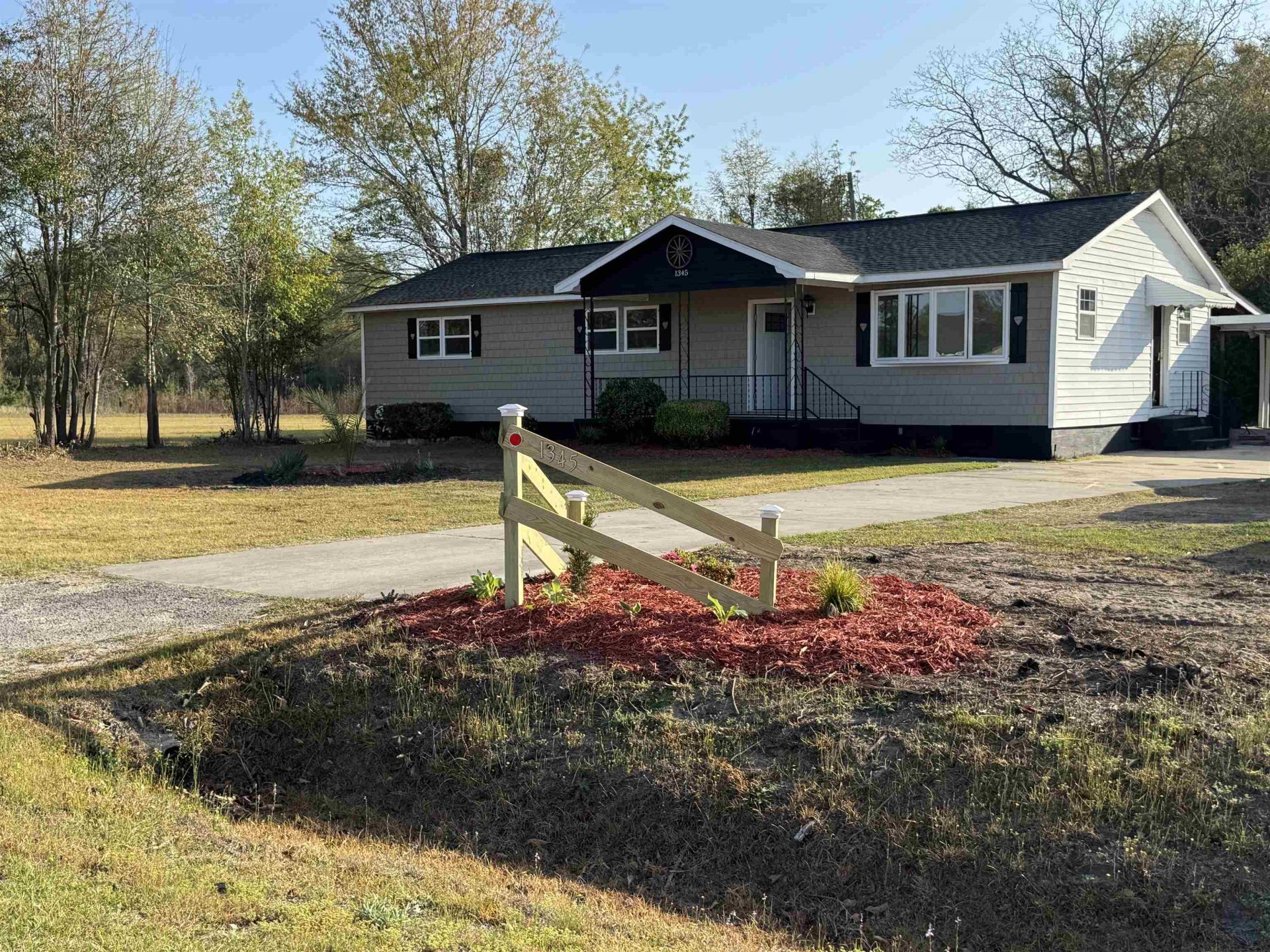 1345 Fisherman Rd Photo 4