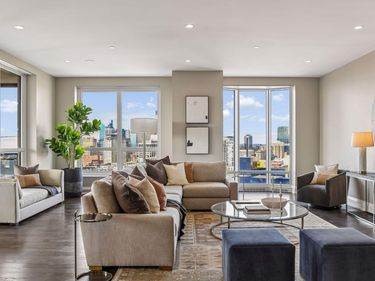 1111 W River Parkway, Unit 21B, Minneapolis, MN 55415