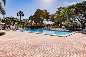 605 Oaks Drive, Unit 304, Pompano Beach, FL 33069 Photo