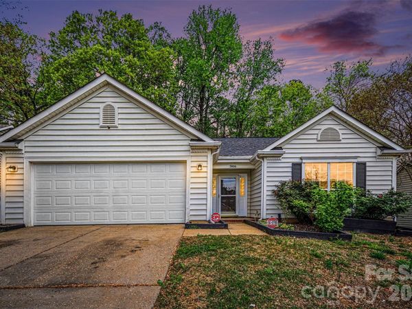 5806 Pennycross Lane , Charlotte, NC 28216