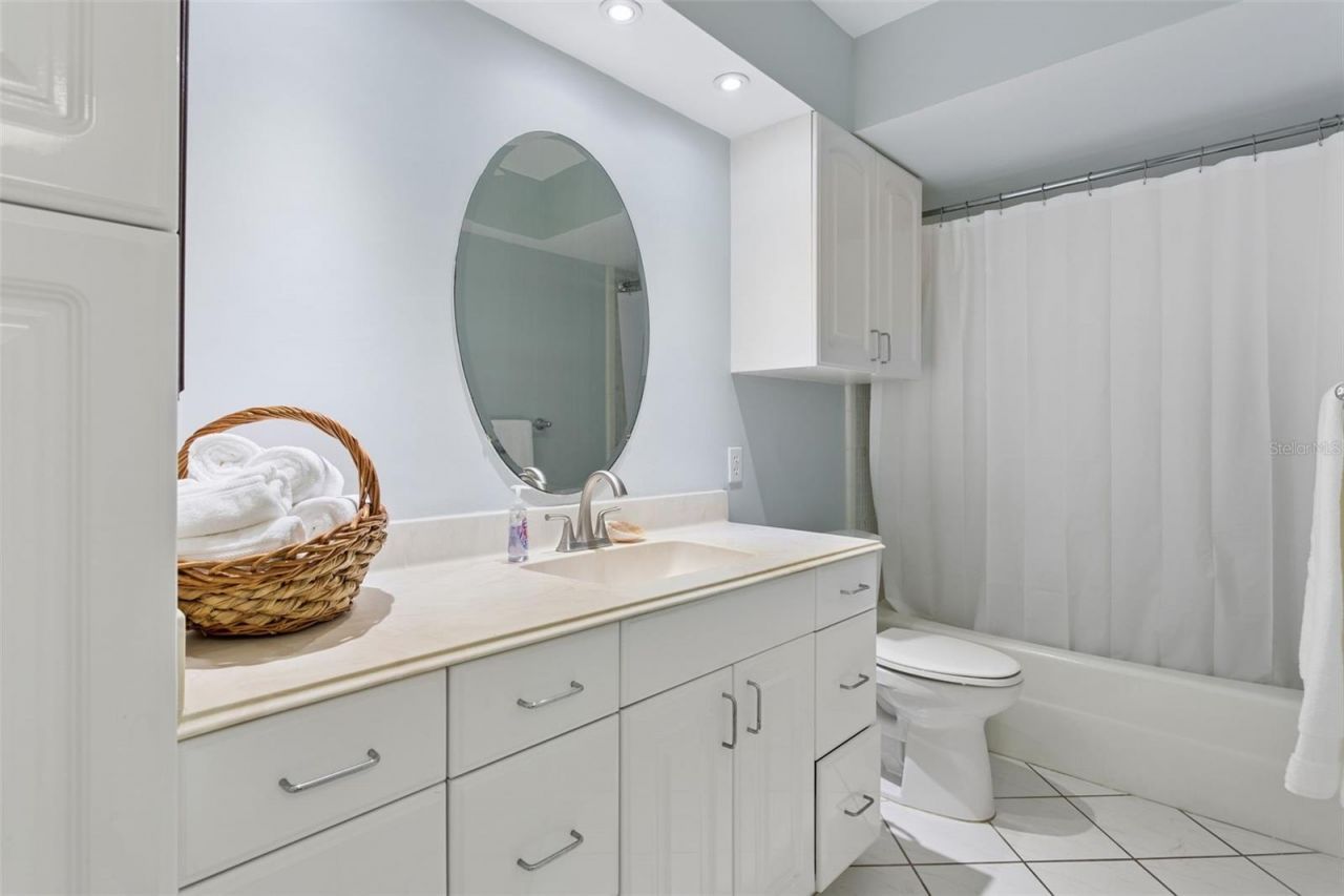 5130 Brittany Drive S, Unit 1002, Saint Petersburg, FL 33715 Photo