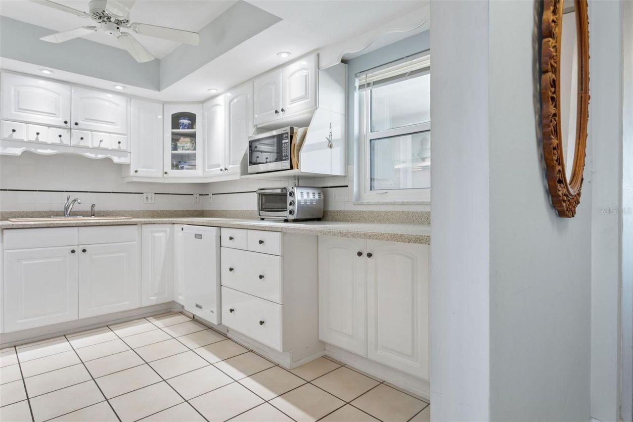 5130 Brittany Drive S, Unit 1002, Saint Petersburg, FL 33715 Photo