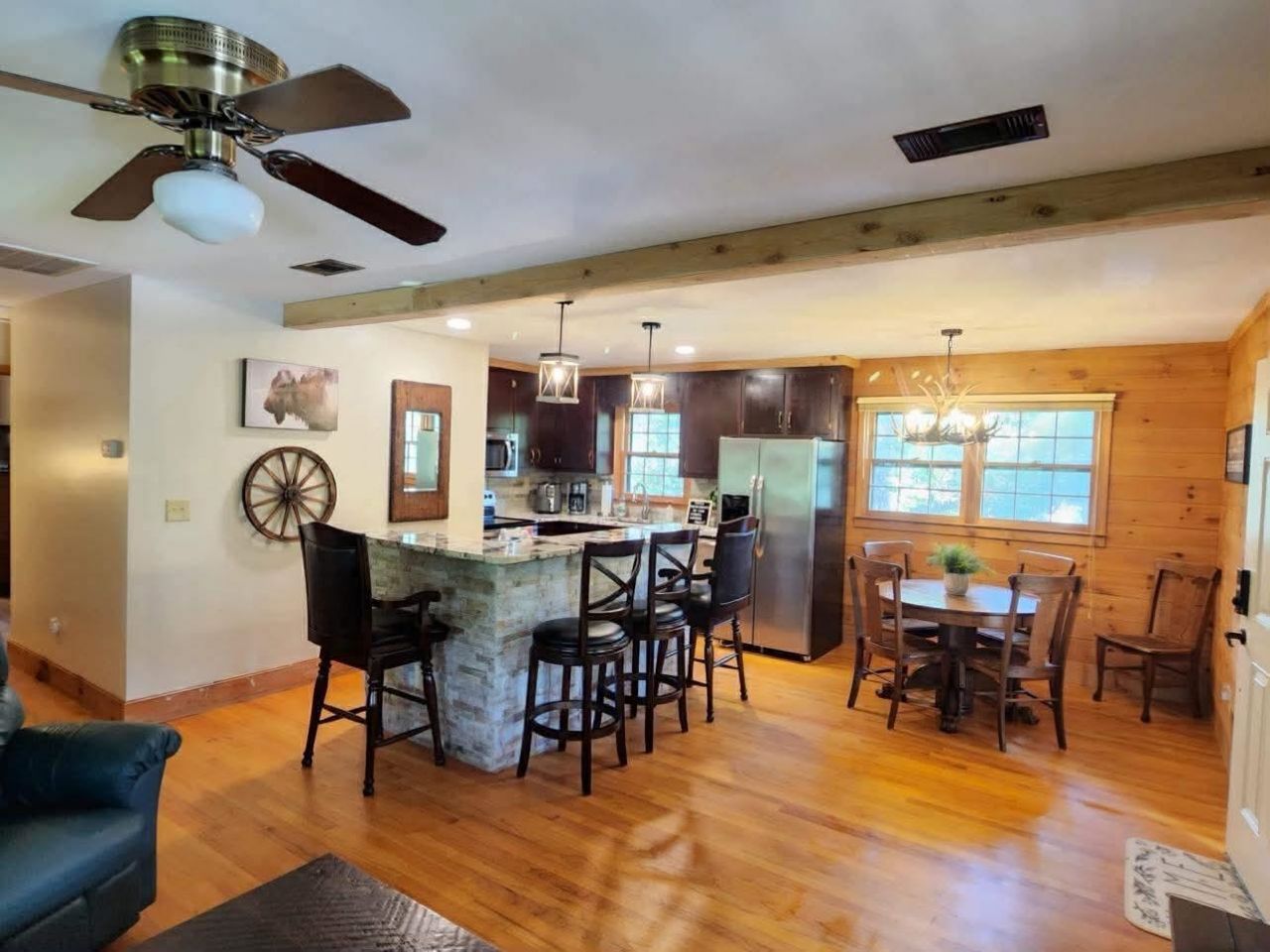 2419 Hilton Dr.  Photo 4