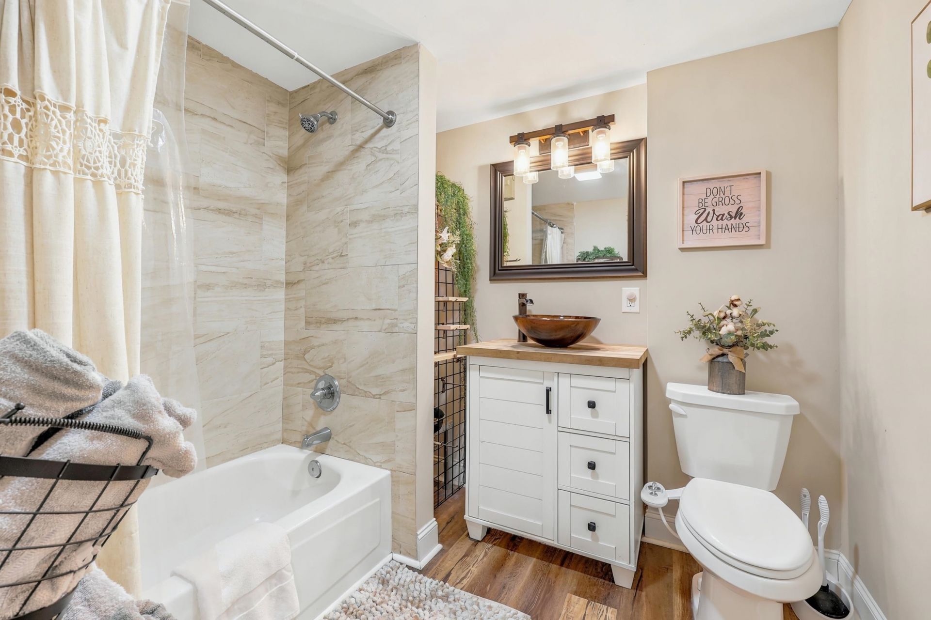 2419 Hilton Dr. Photo 8