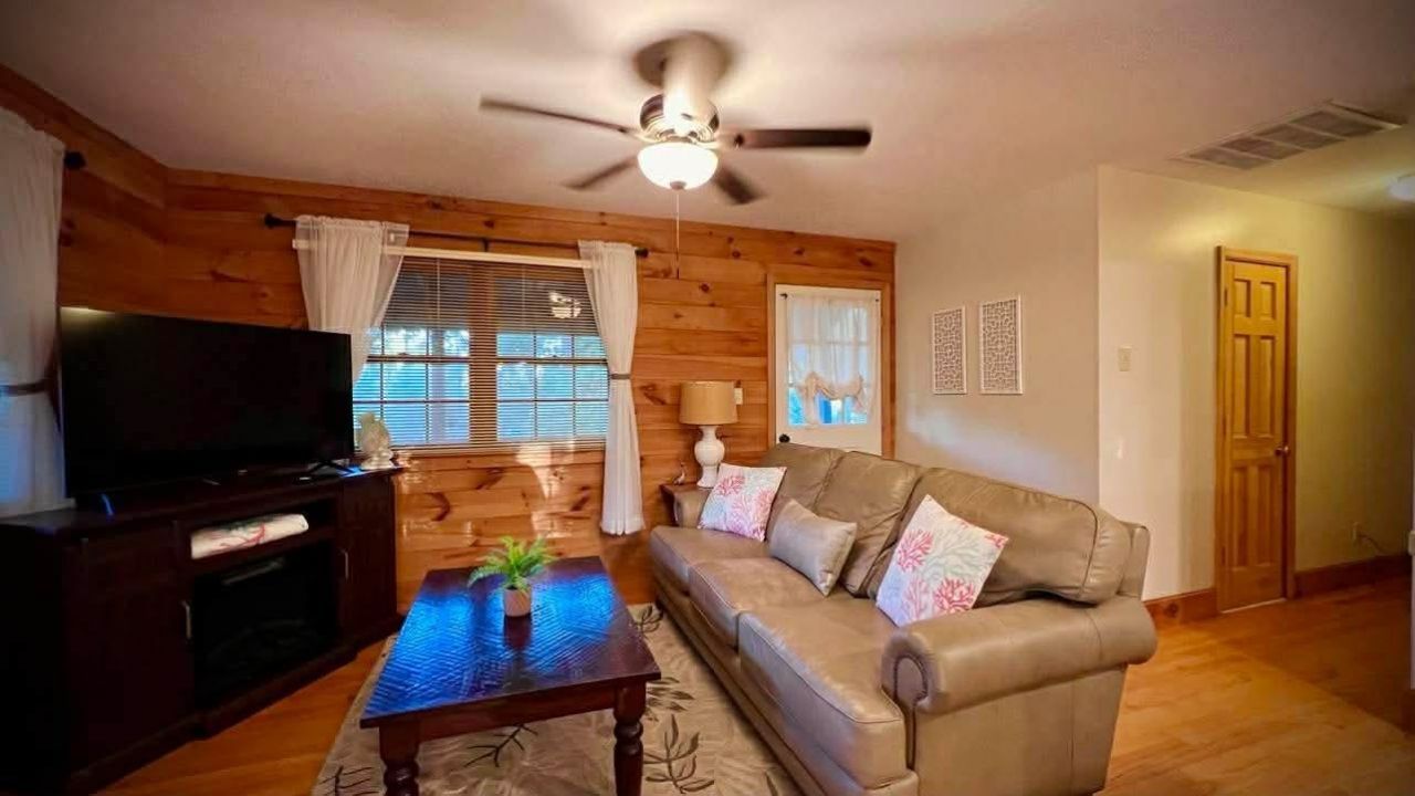 2419 Hilton Dr.  Photo 8