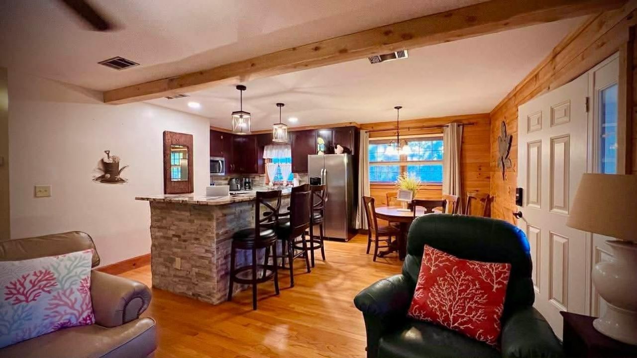 2419 Hilton Dr.  Photo 9