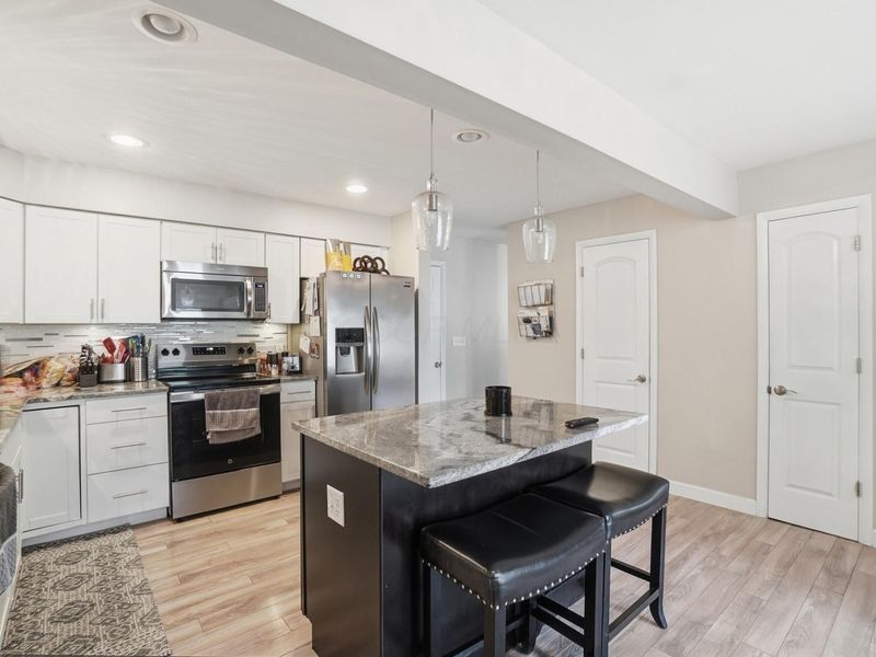 902-904 Bluffway Drive, Columbus, OH 43235 Photo 11