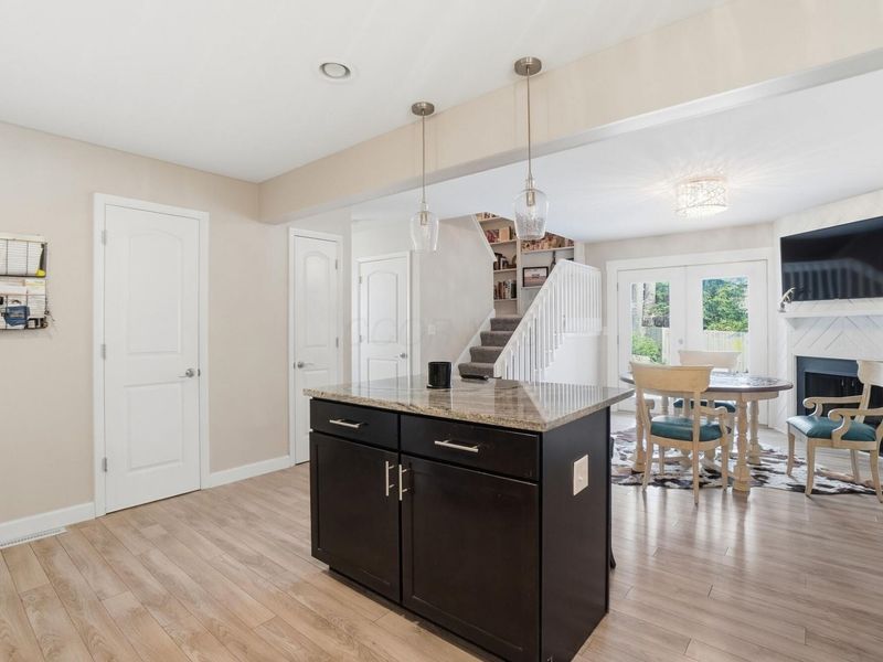 902-904 Bluffway Drive, Columbus, OH 43235 Photo 12