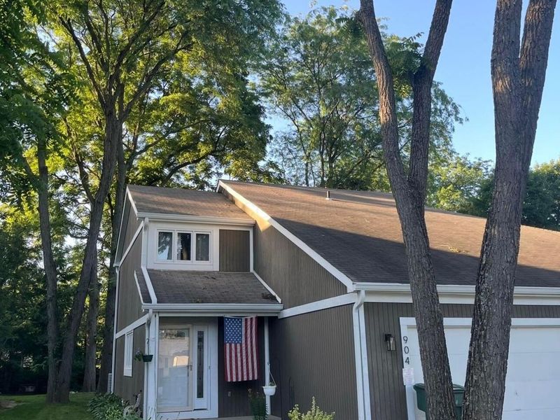 902-904 Bluffway Drive, Columbus, OH 43235 Photo 2