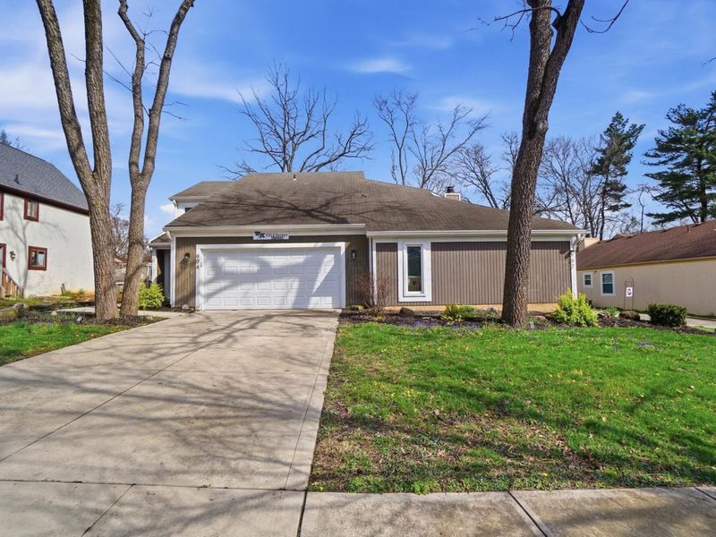 902-904 Bluffway Drive, Columbus, OH 43235 Photo 2