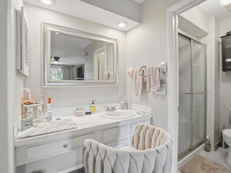 902-904 Bluffway Drive, Columbus, OH 43235 Photo 24