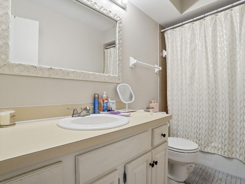 902-904 Bluffway Drive, Columbus, OH 43235 Photo 27