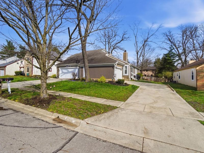 902-904 Bluffway Drive, Columbus, OH 43235 Photo 3