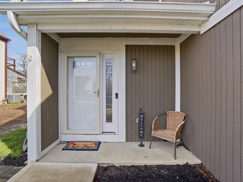 902-904 Bluffway Drive, Columbus, OH 43235 Photo 4