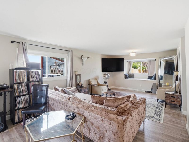 902-904 Bluffway Drive, Columbus, OH 43235 Photo 6