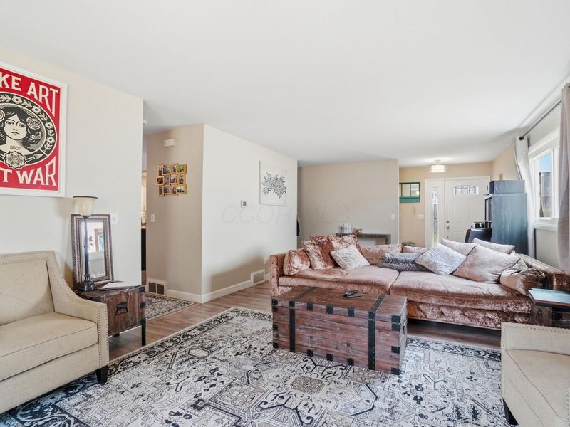 902-904 Bluffway Drive, Columbus, OH 43235 Photo 8