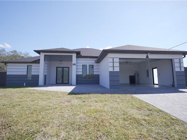 1602 McArthur AVE , LEHIGH ACRES, FL 33972