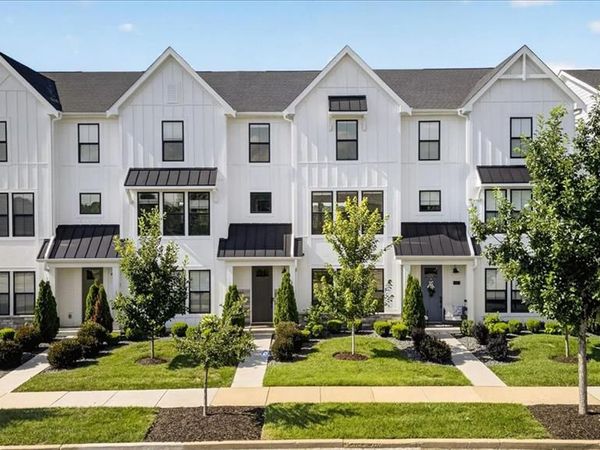 8933 Eager Road, St Louis, MO 63144