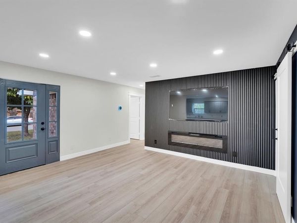 100 N Valley Street, Red Oak, TX 75154