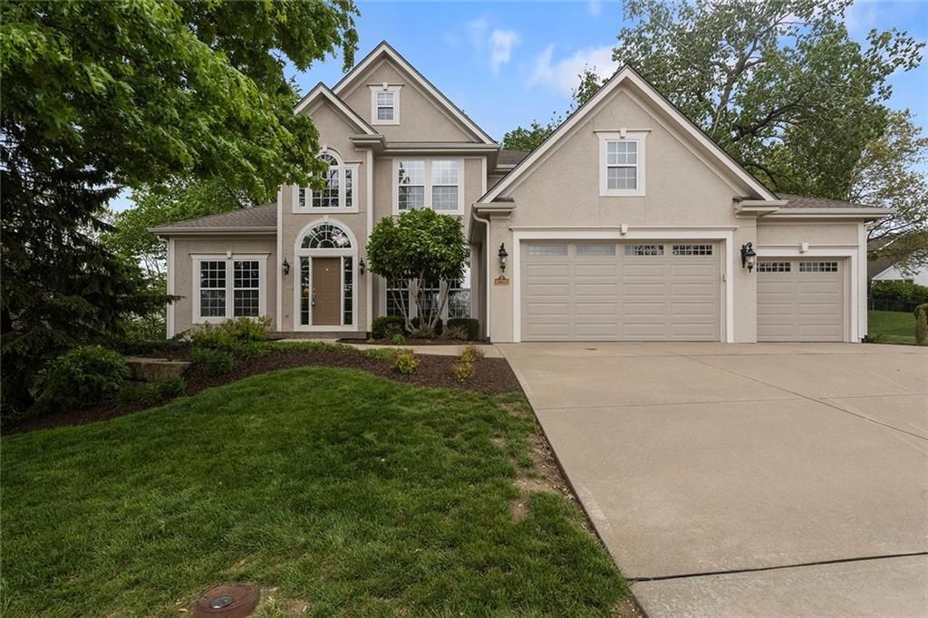 10200 Magnolia Lane, Parkville, MO 64152 Main Photo