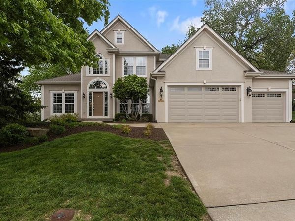 10200 Magnolia Lane, Parkville, MO 64152