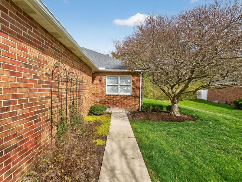 118 Hanover Court, Delaware, OH 43015 Photo 2