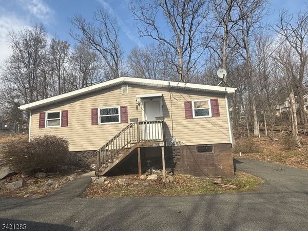 207 Nariticong Ave, Unit A, Hopatcong, NJ 07843