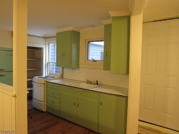 49 Bridge St, Frenchtown, NJ 08825