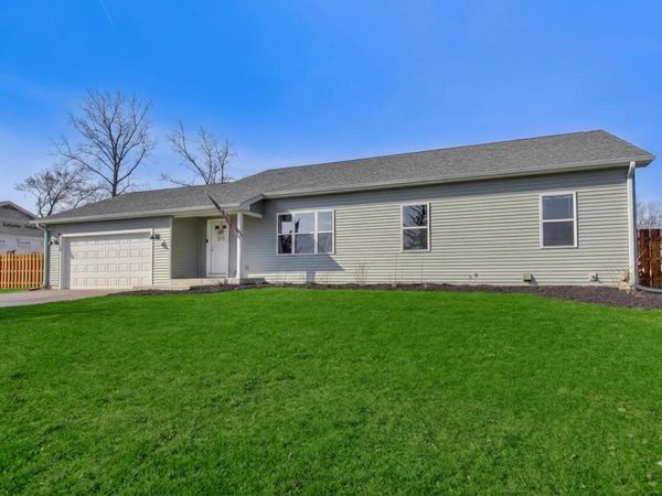 1328 W Eastwood Rd, Bloomfield, WI 53128