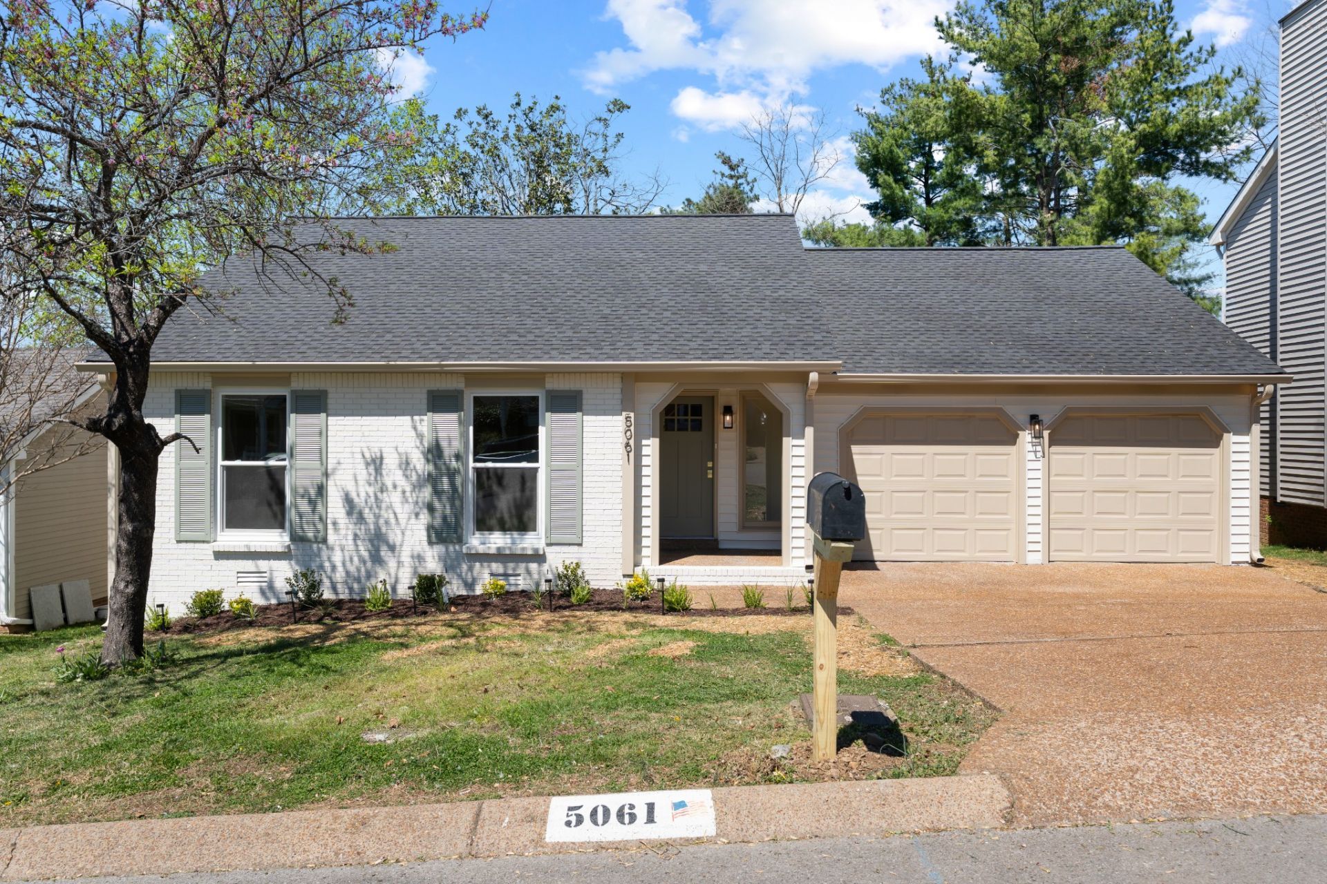 5061 English Village Dr , Nashville, TN 37211 Main Photo