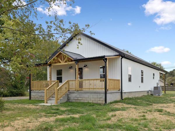 404 W 4th Ave , Hohenwald, TN 38462