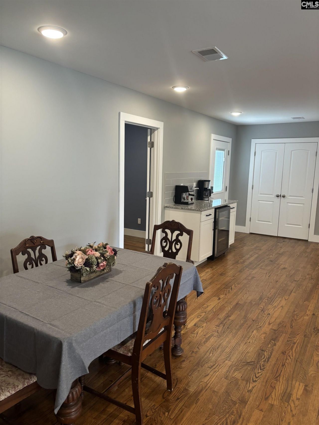 114 Emanuel Drive  Photo 4