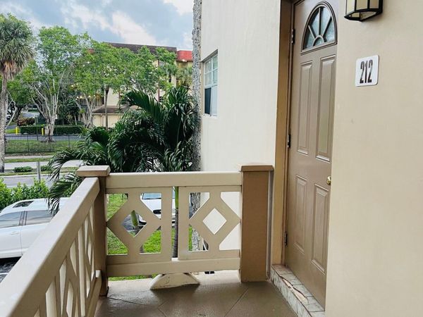 5051 W Oakland Park Boulevard W, Unit E212, Lauderdale Lakes, FL 33313