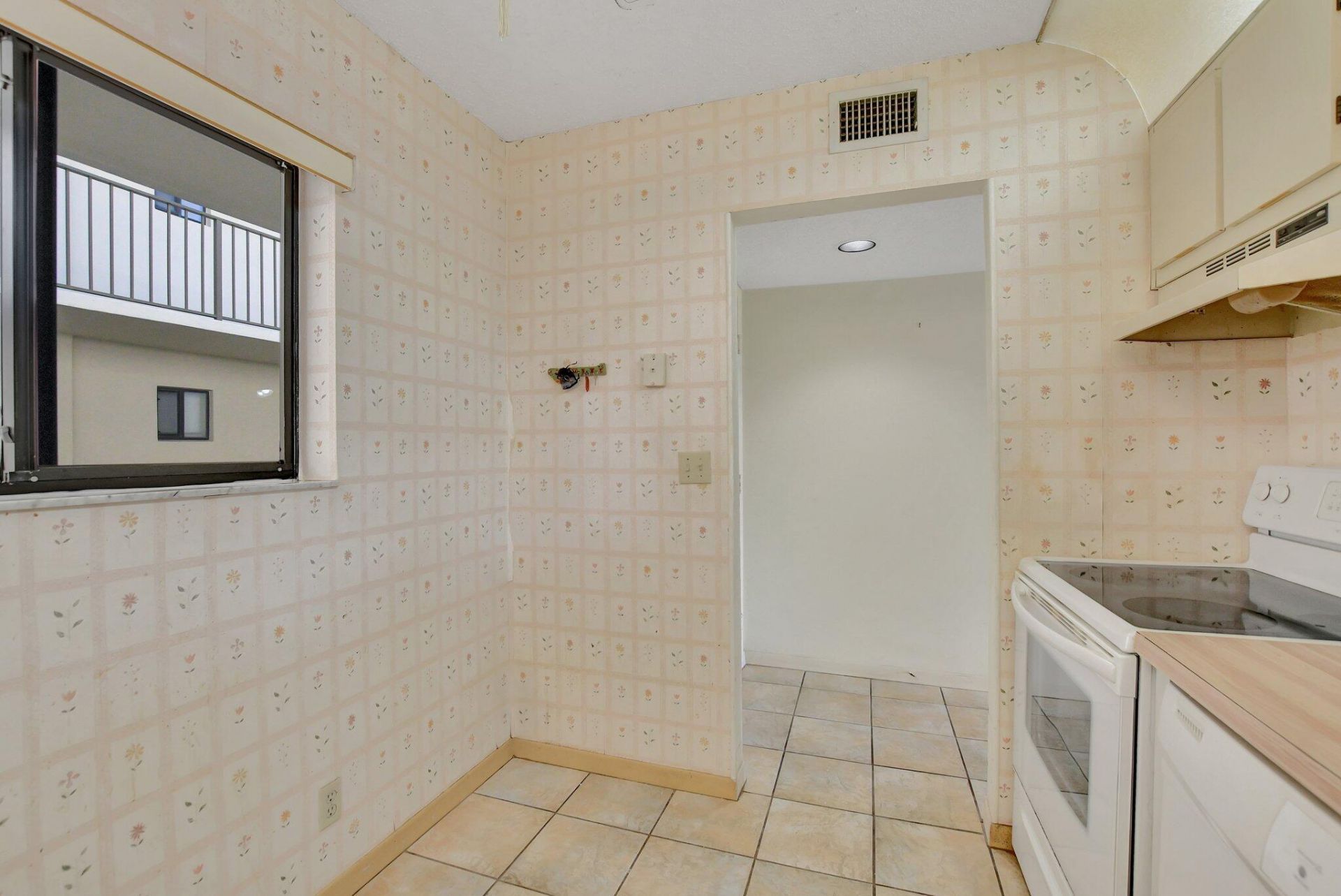 5340 Las Verdes Circle, Unit 208, Delray Beach, FL 33484 Photo