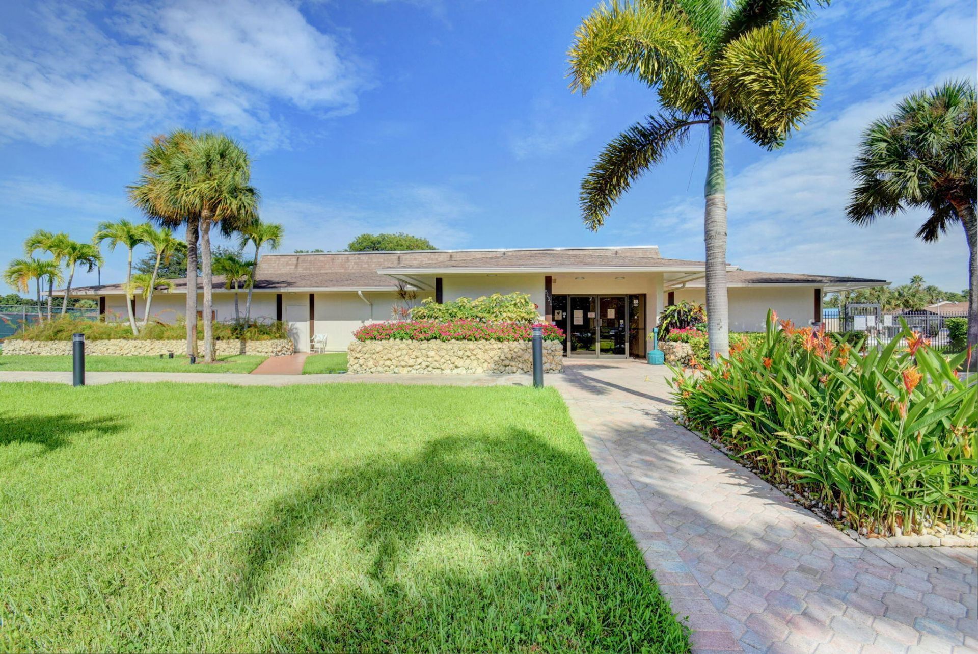 5340 Las Verdes Circle, Unit 208, Delray Beach, FL 33484 Photo