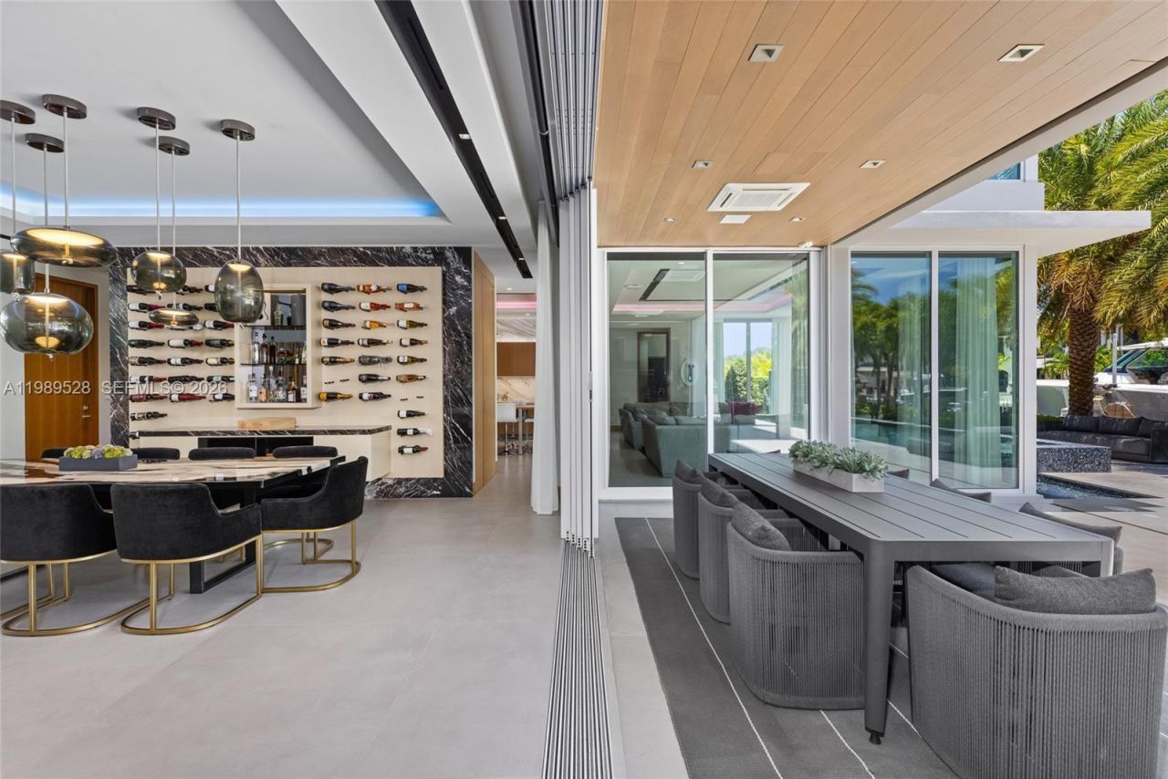 650 Royal Plaza Dr, Fort Lauderdale, FL 33301 Photo