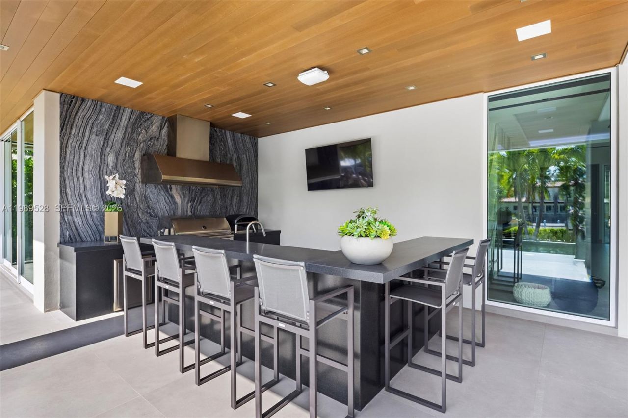 650 Royal Plaza Dr, Fort Lauderdale, FL 33301 Photo