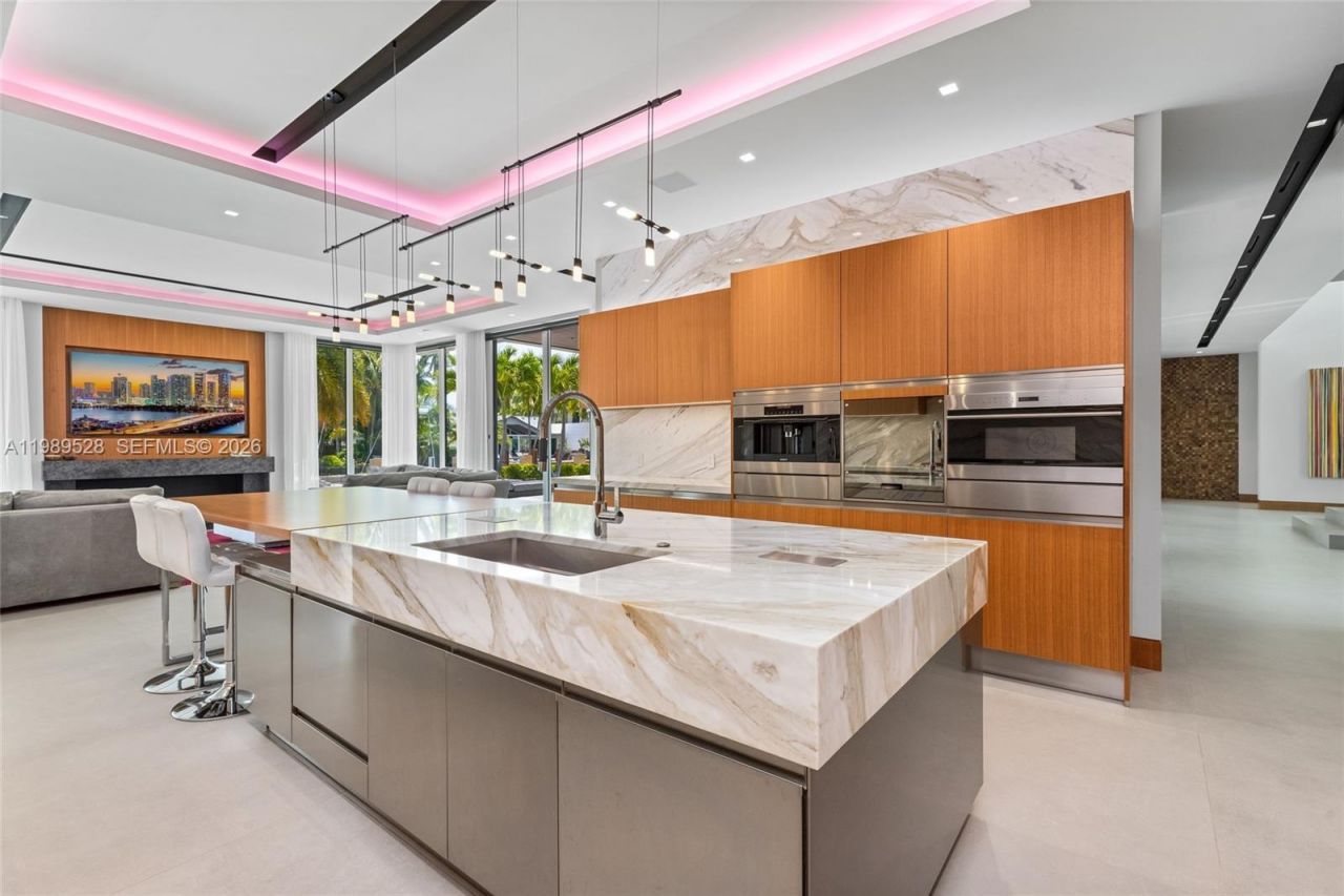 650 Royal Plaza Dr, Fort Lauderdale, FL 33301 Photo