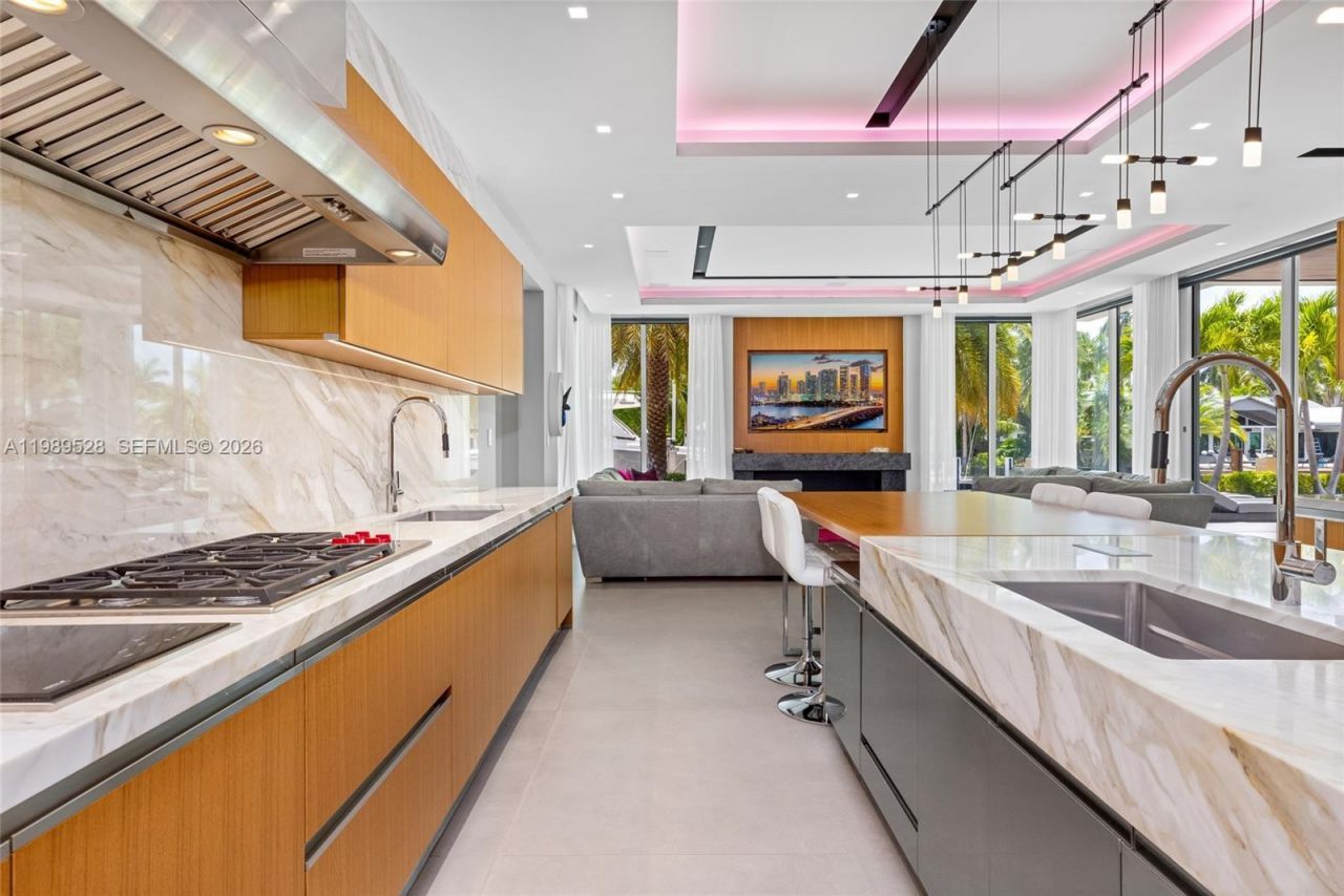 650 Royal Plaza Dr, Fort Lauderdale, FL 33301 Photo