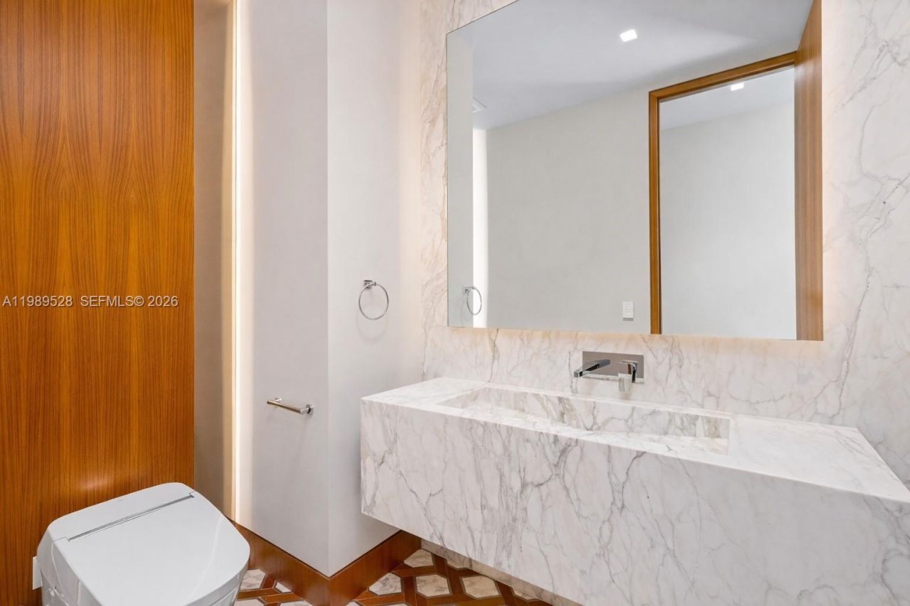 650 Royal Plaza Dr, Fort Lauderdale, FL 33301 Photo