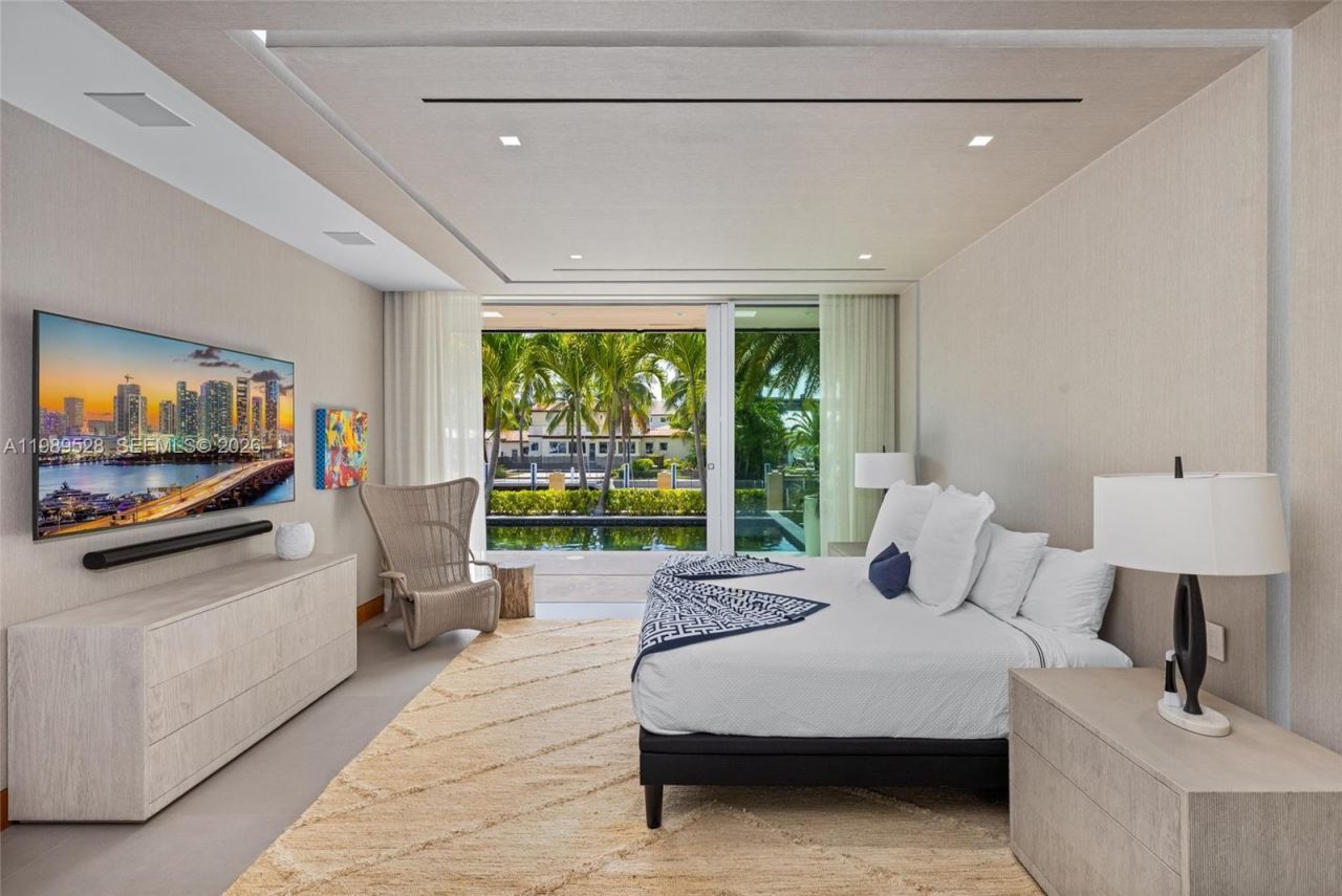 650 Royal Plaza Dr, Fort Lauderdale, FL 33301 Photo